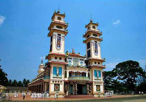 Cao Dai holysee temple vietnam
