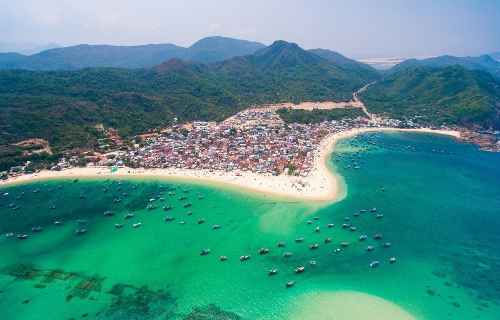 Top 5 most beautiful beaches in Quy Nhon visitors should know Top 5 most beautiful beaches in Quy Nhon visitors should know